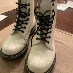 Dr Marten ladies 8 eyelet boot. Worn only 2x!